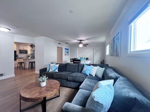 TV, ping pong - Beautiful Pool Home; 2 Ensuites,3/4 Mi Walk2Disney (Anaheim)