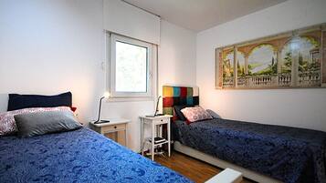 2 slaapkamers, een strijkplank/strijkijzer, gratis wifi, beddengoed