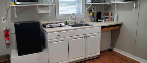 Fridge, microwave, coffee/tea maker, electric kettle