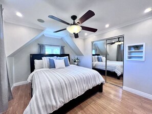 3 bedrooms, iron/ironing board, travel crib, free WiFi - Cute Home Walk To Convention Center & Disney (Anaheim)