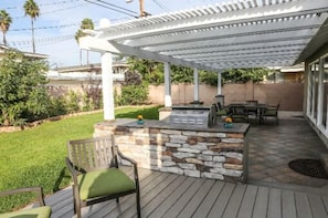 Outdoor dining - Cute Home Walk To Convention Center & Disney (Anaheim)