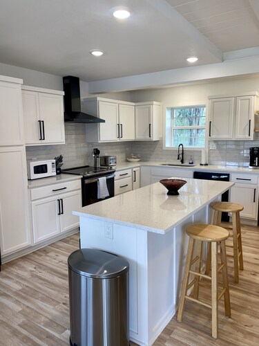 Granbury Lake Rustic Retreat on Quiet Cove