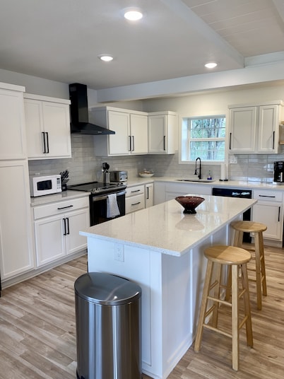 Granbury Lake Rustic Retreat on Quiet Cove