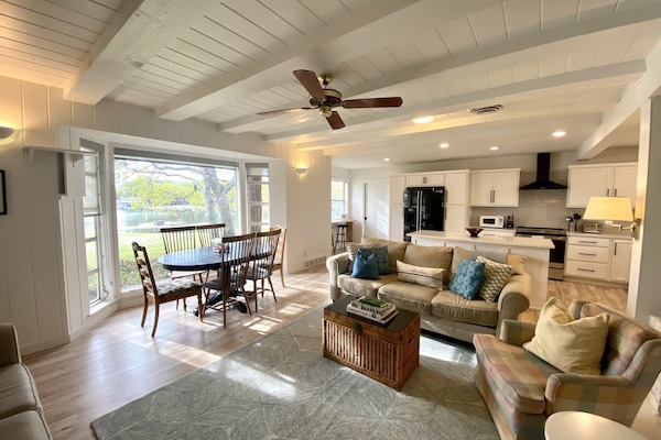 TV connectée, lecteur de DVD, livres, vidéothèque