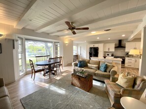 Smart TV, DVD player, books, video library - Granbury Lake Rustic Retreat on Quiet Cove (Granbury)