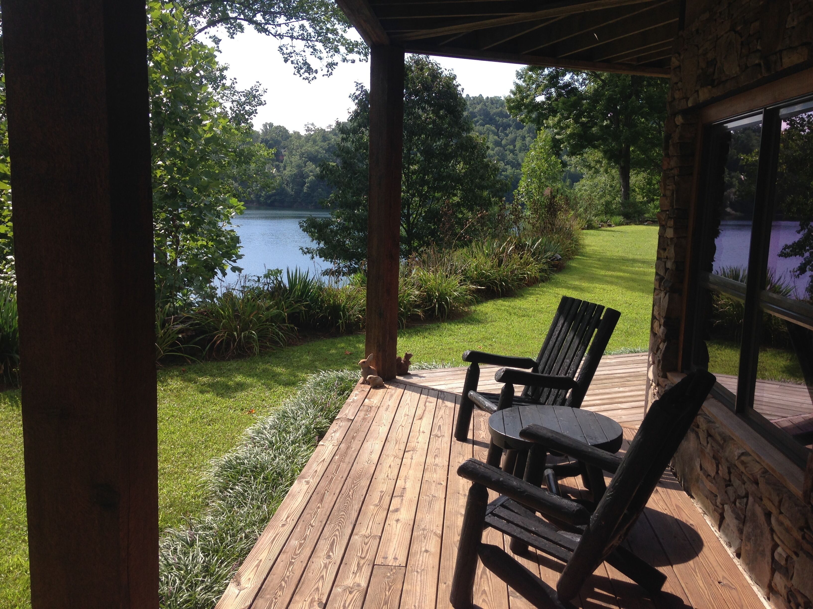 Cozy Mtn Lakefront Cabin on Wolf Lake w/Pontoon boat/Kayaks/Hot Tub/Firepit