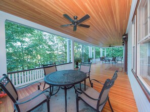 Outdoor dining - OLYMPIC HOUSE ON MAIN STREET VILLAGE AND MIRROR LAKE HOTTUB PINGPONG FOOSBALL  (Lake Placid)