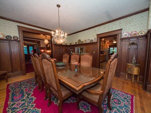 Dining - OLYMPIC HOUSE ON MAIN STREET VILLAGE AND MIRROR LAKE HOTTUB PINGPONG FOOSBALL  (Lake Placid)