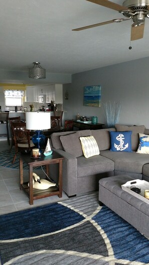 Smart TV, libros y impresora 