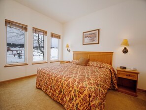 2 bedrooms, travel crib, internet, bed sheets