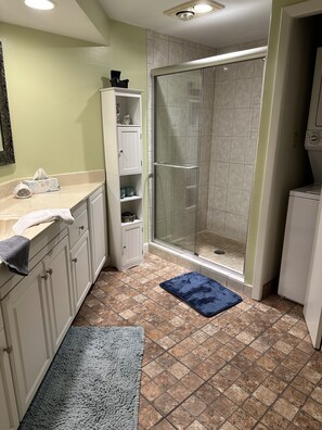 Combined shower/bathtub, hair dryer, towels, soap