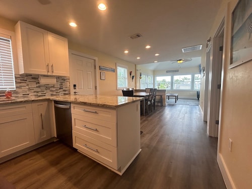 140 Primo Dr Waterfront House, Htd Pool, Dock, Walk To Times Square 2 Bed 2 Bath