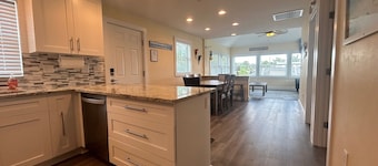 140 Primo Dr Waterfront House, Htd Pool, Dock, Walk To Times Square 2 Bed 2 Bath