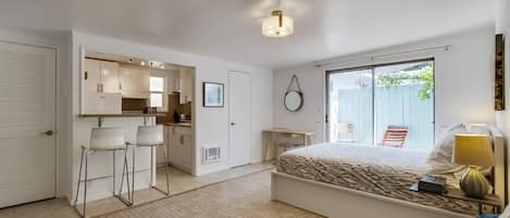 Iron/ironing board, WiFi (free), bed sheets
