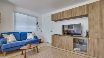 Smart-TV, DVD-Player, Stereoanlage