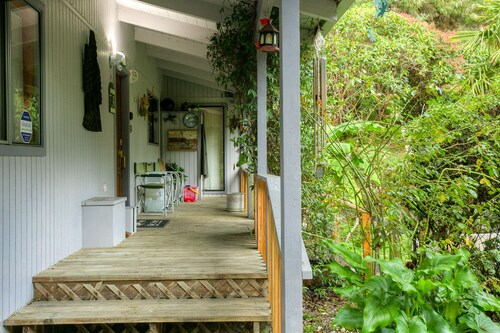 Beautiful Beach access/River Front Hot tub and Fire pit 