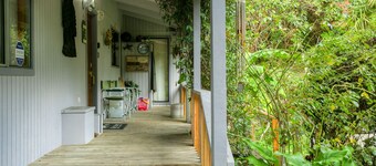 Beautiful Beach access/River Front Hot tub and Fire pit 