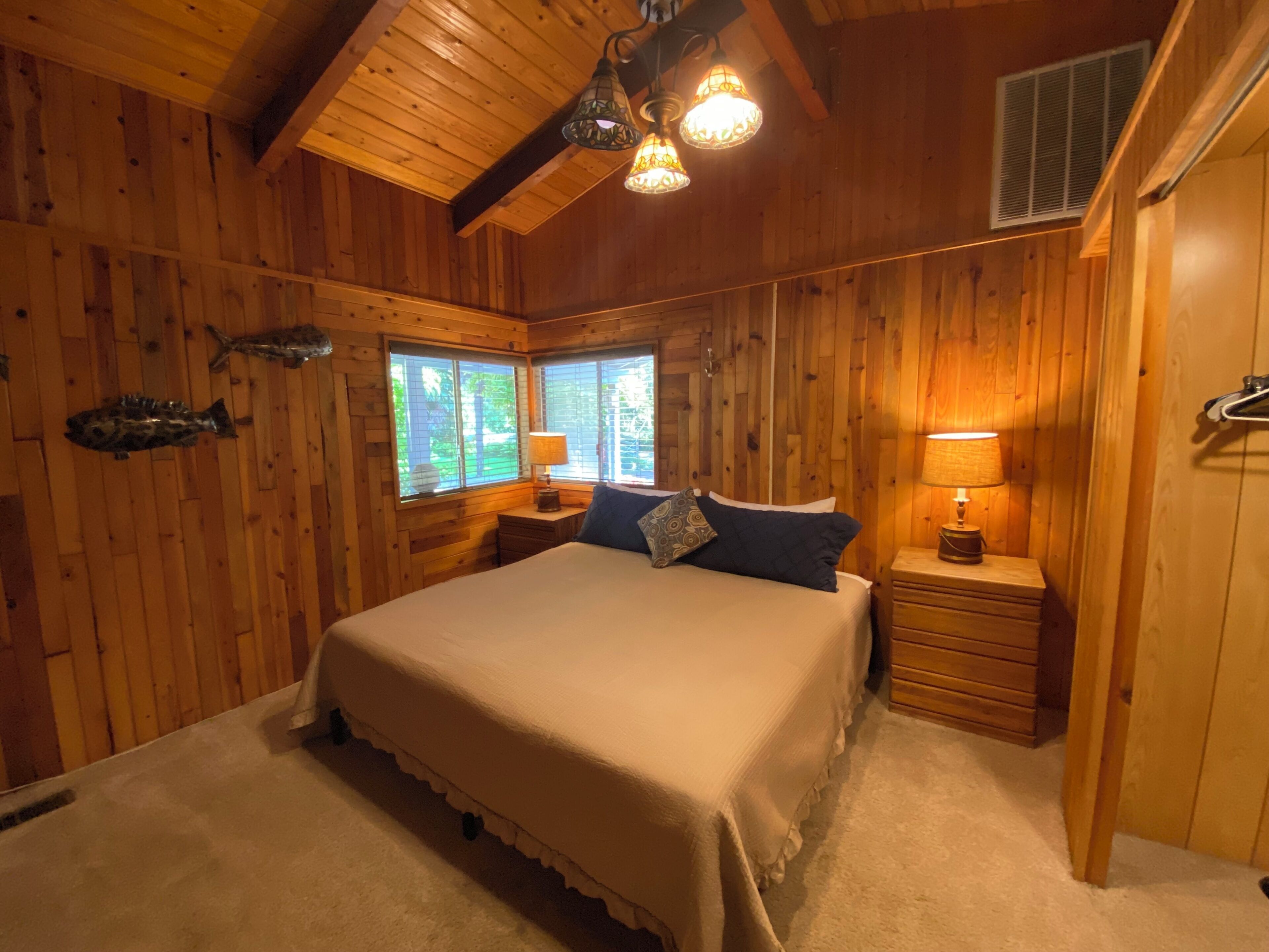 4 habitaciones, escritorio, tabla de planchar con plancha y wifi gratis 
