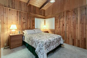 4 bedrooms, desk, iron/ironing board, free WiFi