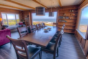 Dining - Dramatic Ocean Views. Tidepools. Dog friendly! (Yachats)
