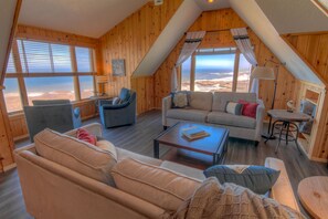 TV, peis, DVD-spiller og bordtennis