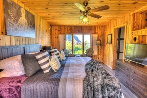 4 bedrooms, iron/ironing board, free WiFi, bed sheets - Dramatic Ocean Views. Tidepools. Dog friendly! (Yachats)