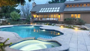Udendørs pool, opvarmet pool