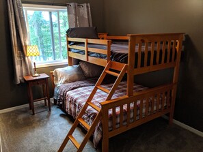 3 bedrooms, iron/ironing board, free WiFi, bed sheets
