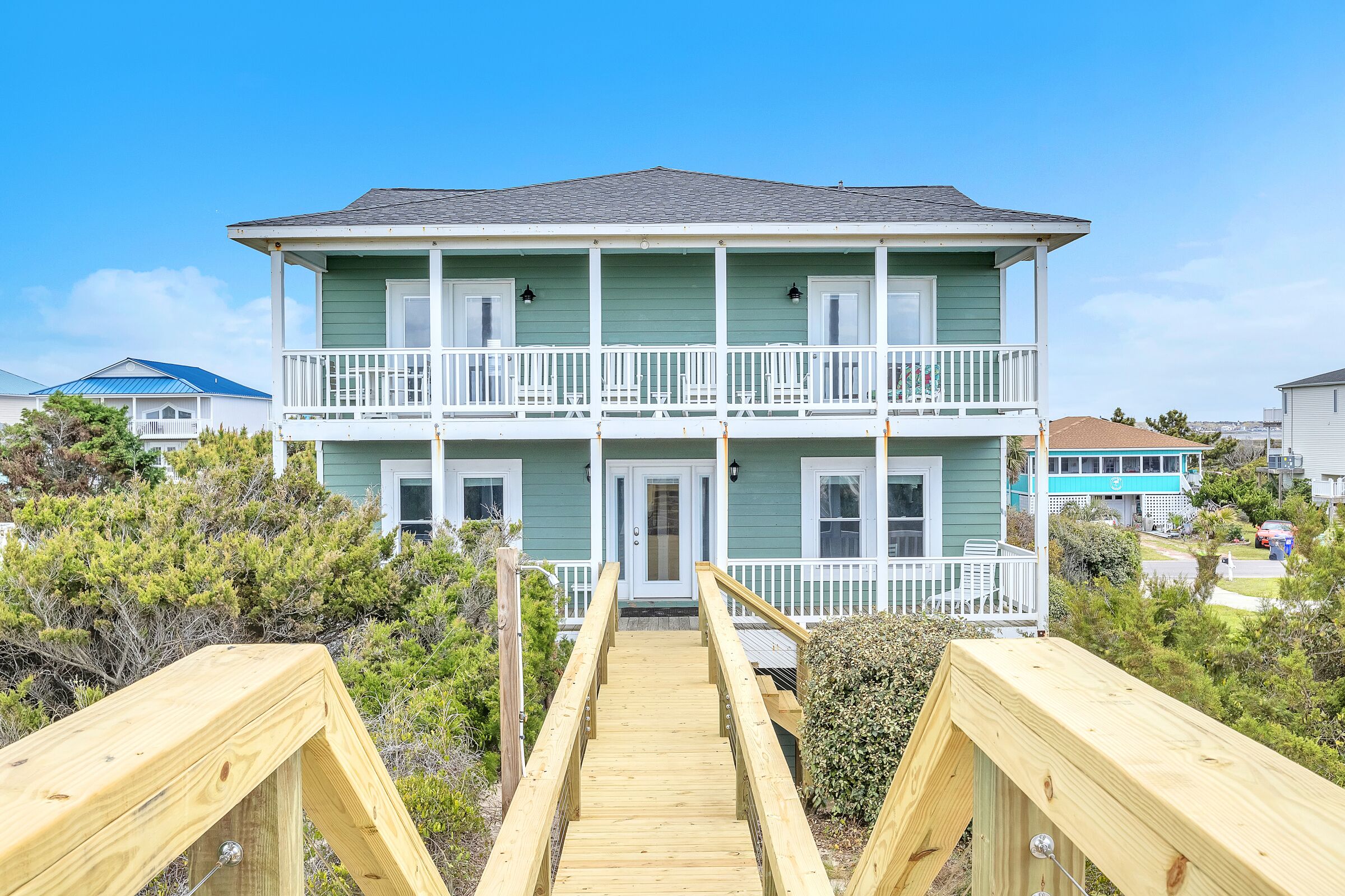 The Beach House: Gorgeous 5BR/3BA Direct Oceanfront Home in Caswell Beach, North