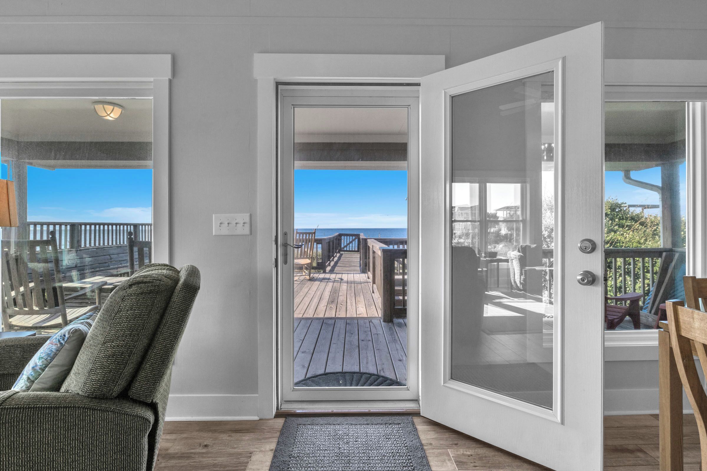 Una televisión, un reproductor de DVD