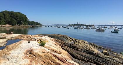 Falmouth Waterfront Carriage House Apt