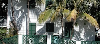 Steps from Duval, Pool on Site & Bikes Included!