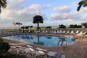 A heated pool - 1 BR 5th Floor Condo. Great beach & pool view! Dog friendly and priced right! (Fort Myers Beach)