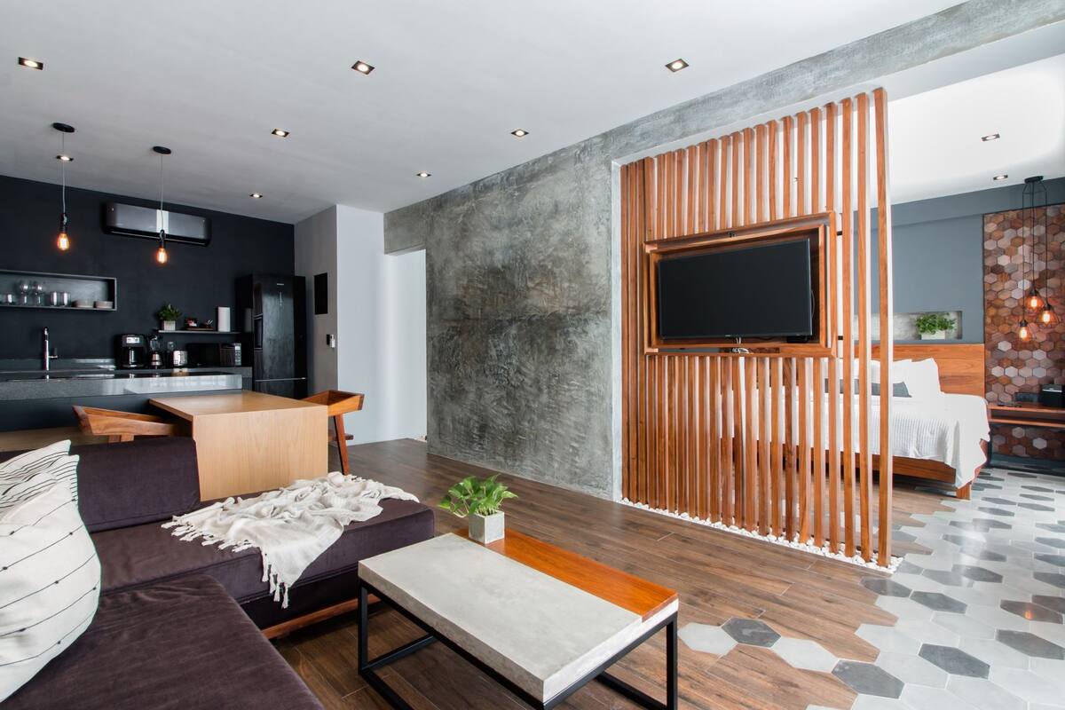 43-inch Smart TV with cable channels, TV, Netflix