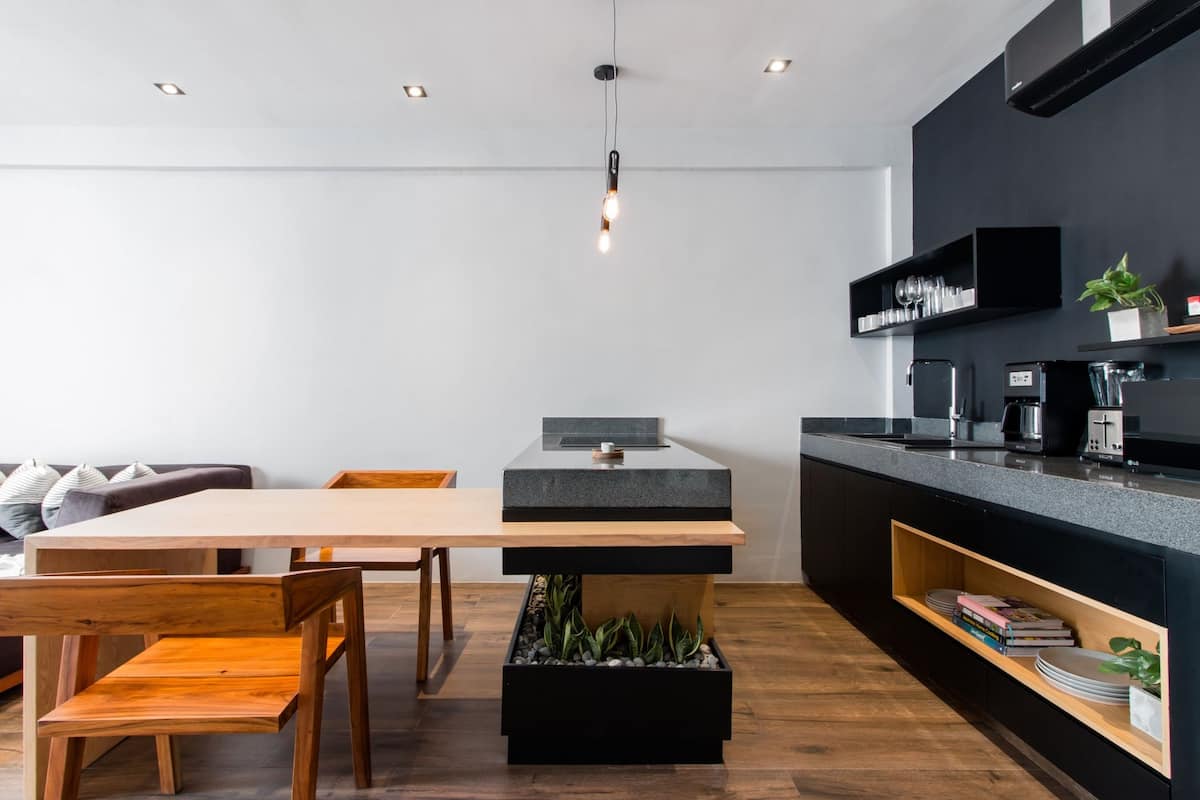 Full-size fridge, microwave, stovetop, coffee/tea maker