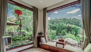 Premium bedding, pillow-top beds, desk, blackout curtains - Siqi Inn (Baoshan)
