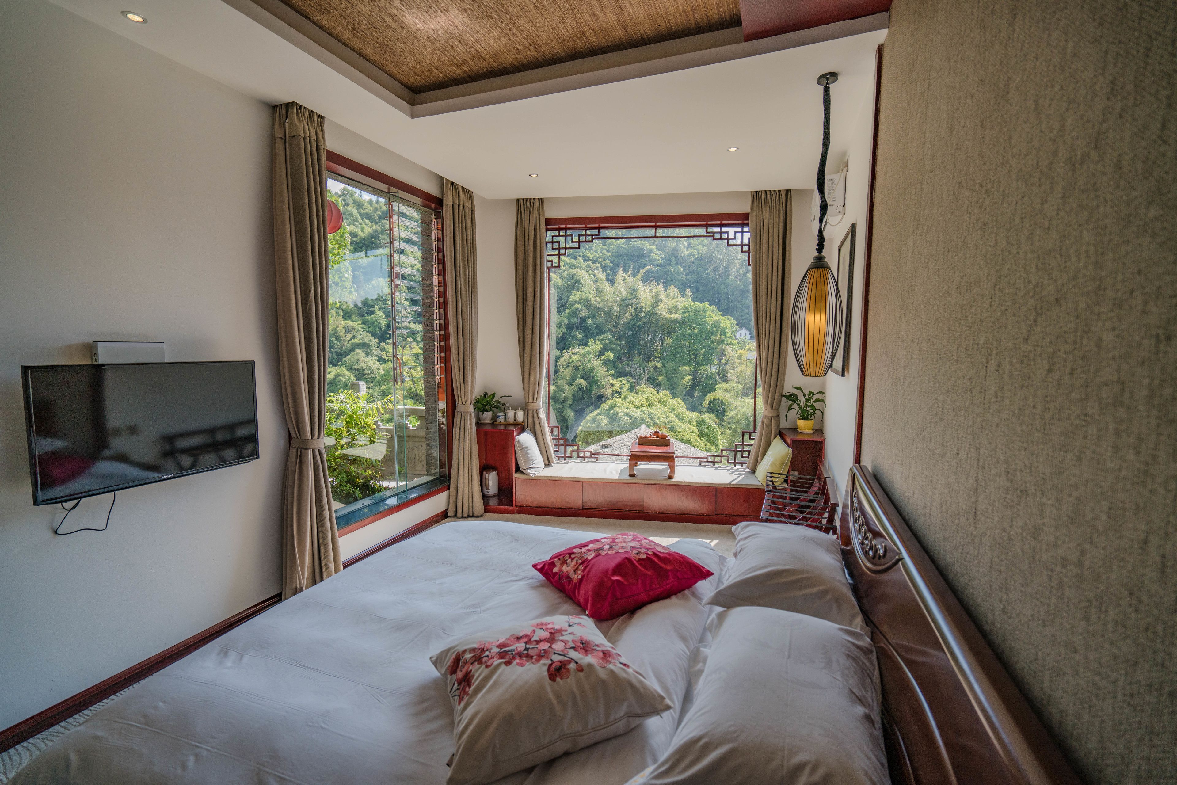 Sängtillbehör av högsta kvalitet, bäddmadrasser och skrivbord