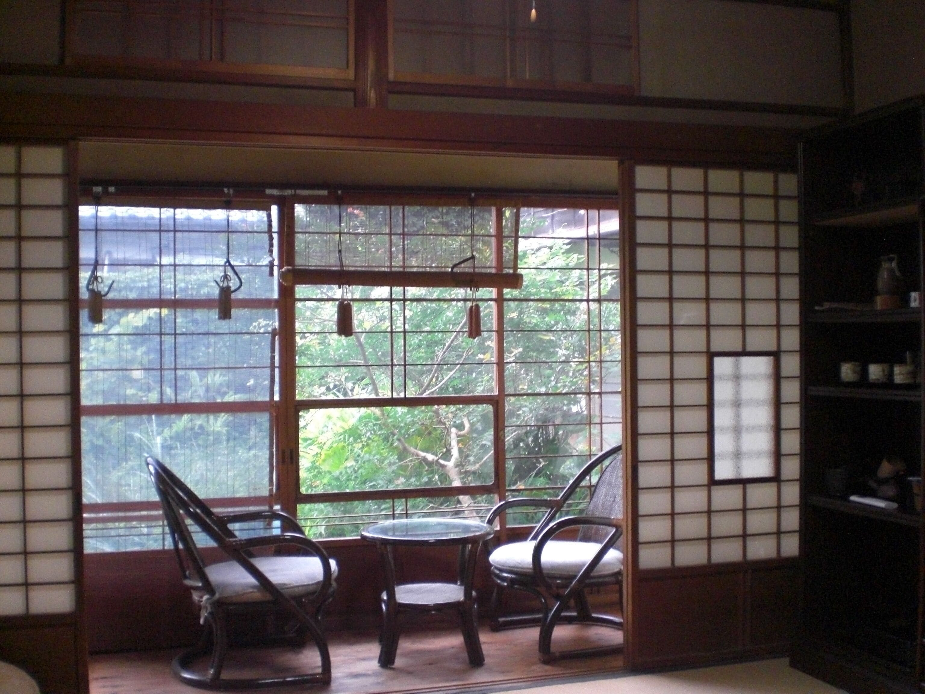 Edredón, decoración personalizada, muebles diferentes y wifi gratis 