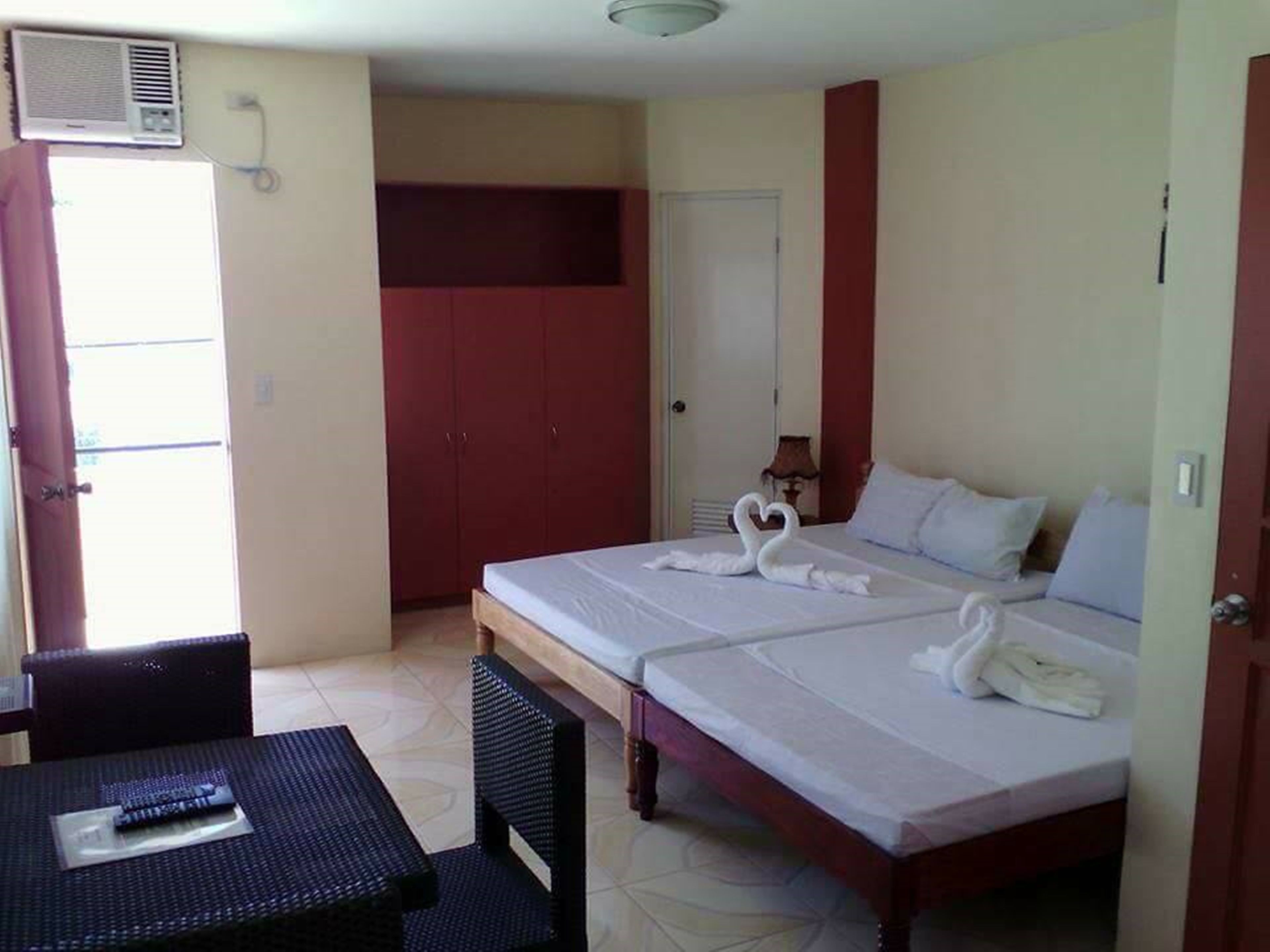 Desk, free WiFi, bed sheets