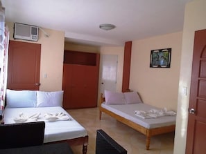 Family Room - N & F Guest House (Santa Fe)