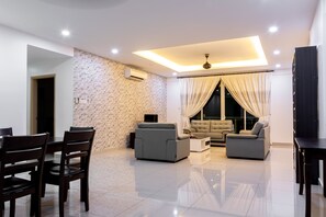 Family Apartment, 3 Bedrooms, Non Smoking | 3 bedrooms, desk, blackout drapes, soundproofing - Meridian Sunset Suite by D Imperio (George Town)