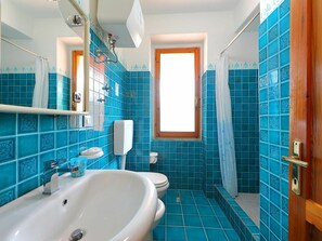 Bathroom - Beautiful private villa for 12 guests with A/C, WIFI, private pool, TV, patio and pets allowed (Badesi)