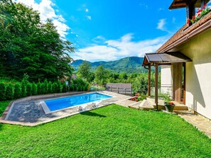 Pool - Beautiful private villa for 6 guests with A/C, private pool, WIFI, TV, terrace and panoramic view (Brod Na Kupi)
