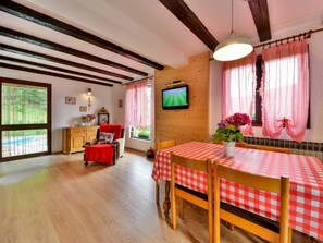 Dining - Beautiful private villa for 6 people with private pool, WIFI, A/C, TV, terrace and panoramic view (Brod Na Kupi)