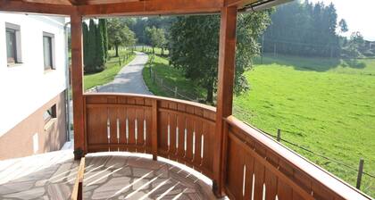 Wunderbares alleinstehendes Ferienhaus für 6 Personen mit W-LAN, TV, Innenhof und Panoramablick