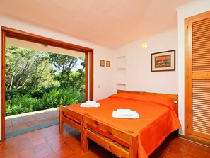 4 bedrooms, travel cot, free WiFi