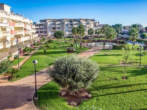 Property grounds - Cosy apartment for 4 people with A/C, pool, WIFI, TV and terrace (Denia)
