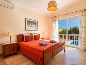 3 bedrooms, travel crib, free WiFi - Wonderful private villa for 6 people with WIFI, private pool, A/C, TV and terrace (Guia)