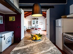 Interior - Beautiful  villa for 4 guests with WIFI, terrace and pets allowed (Rossi)