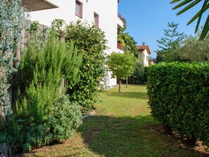 Property grounds - Cosy apartment for 4 people with pool, WIFI, TV, patio and pets allowed (Magliasina)
